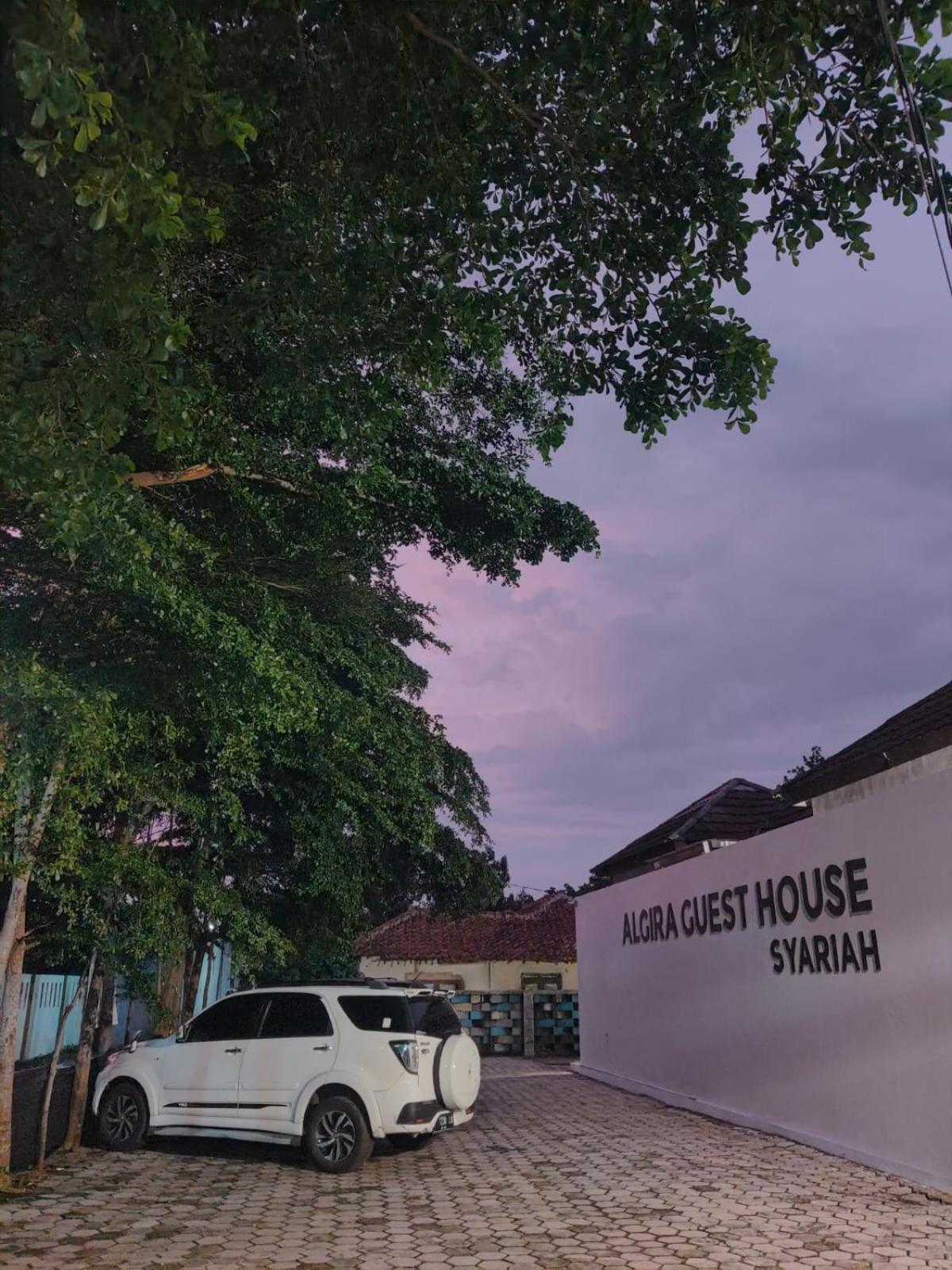 Algira Guest House Gunungbatu Syariah Cimanggu Eksteriør bilde